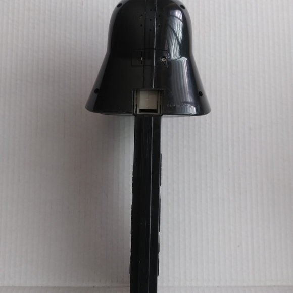 Star Wars Large Darth Vader PEZ Dispenser - Picture 6 of 15